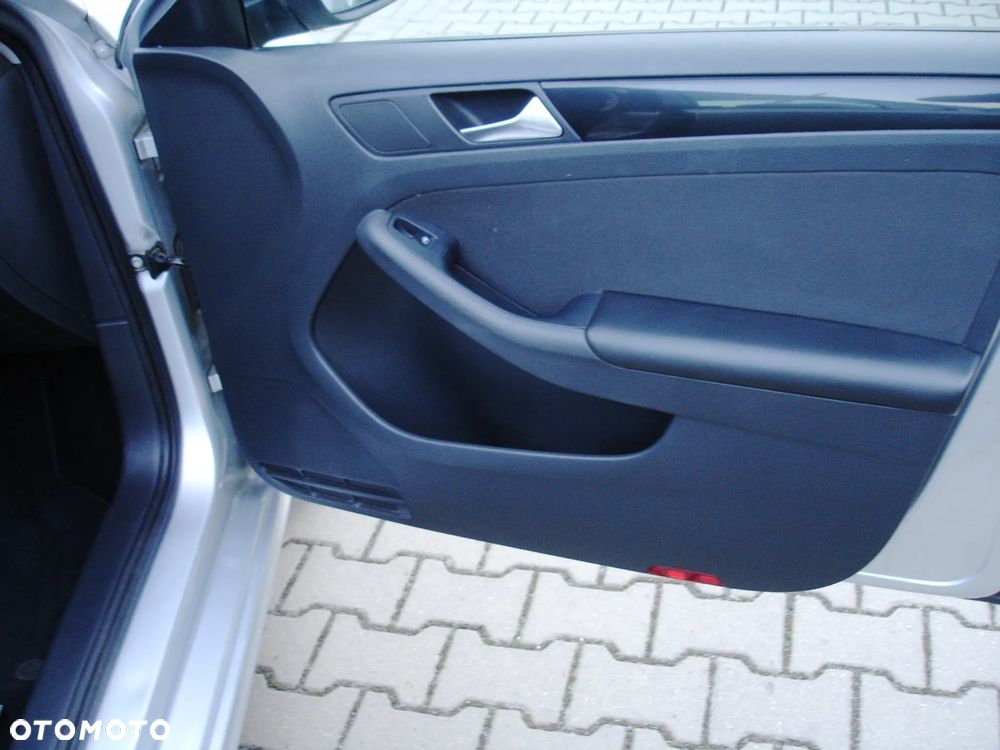 Volkswagen Jetta - 18