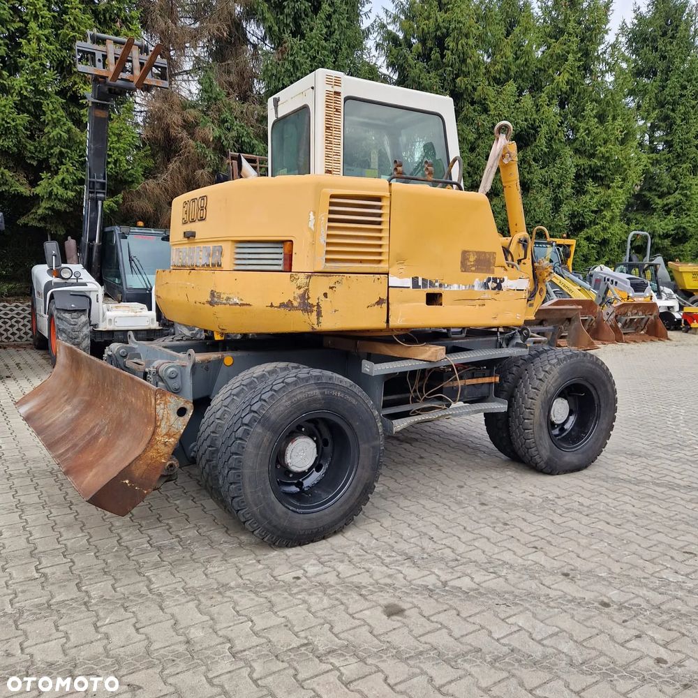 Koparka kołowa pali i jeździ - 1