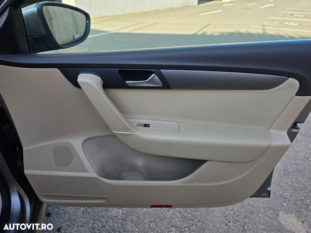 Volkswagen Passat Variant 2.0 TDI BlueMotion Technology DSG Comfortline - 19