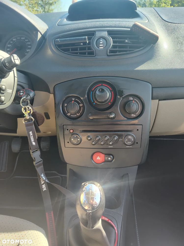 Renault Clio - 23