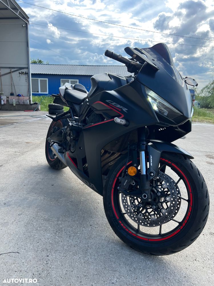 Honda CBR 650R - 12