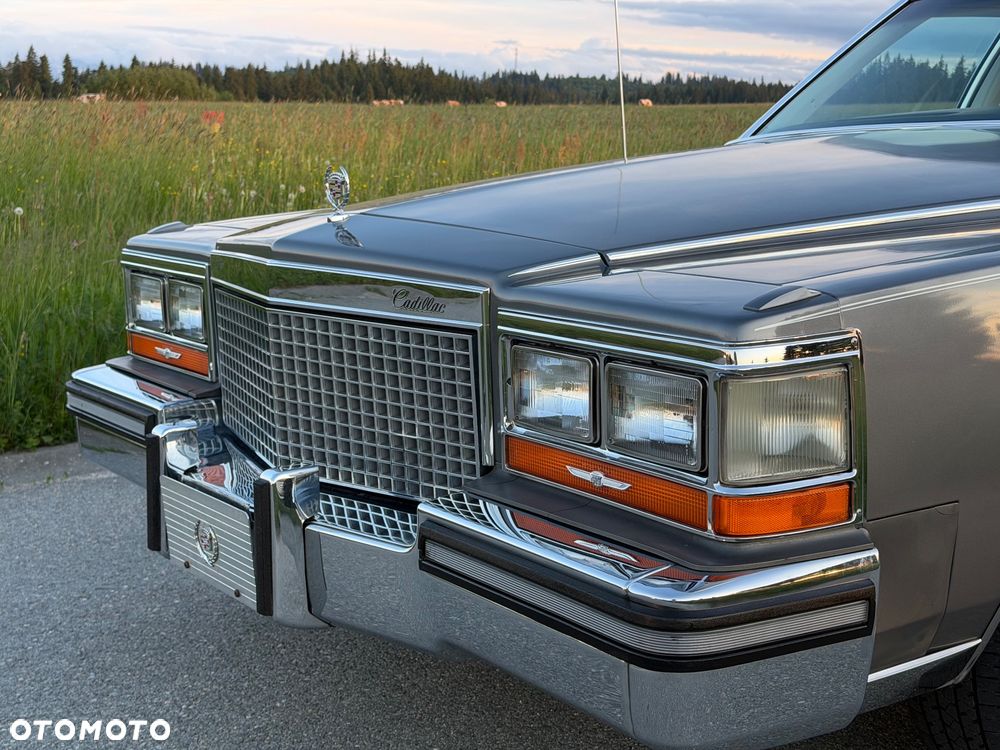 Cadillac Brougham - 3