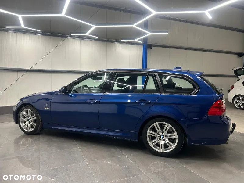BMW Seria 3 325xi Touring - 18