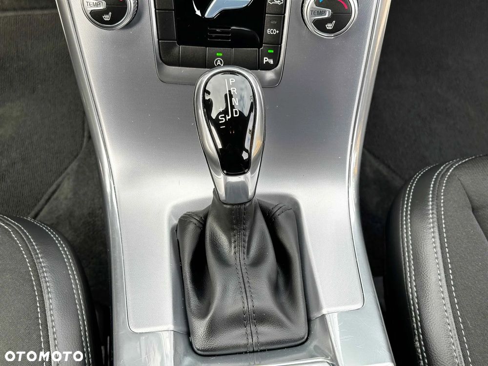 Volvo XC 60 D4 Momentum - 27