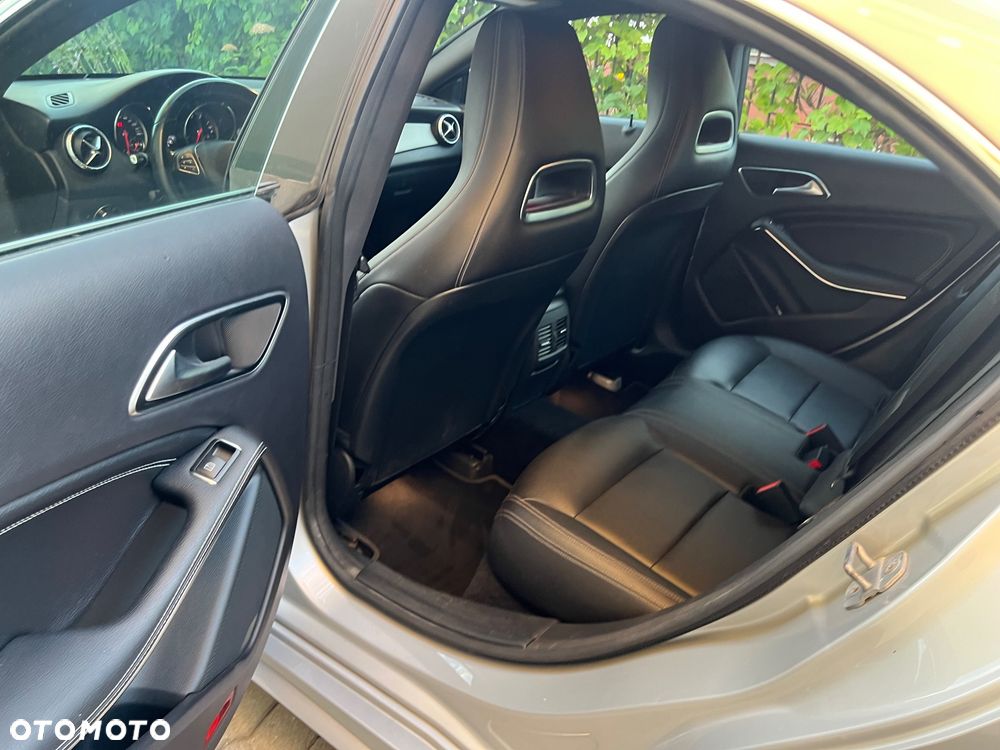 Mercedes-Benz CLA 250 4-Matic AMG Line - 14
