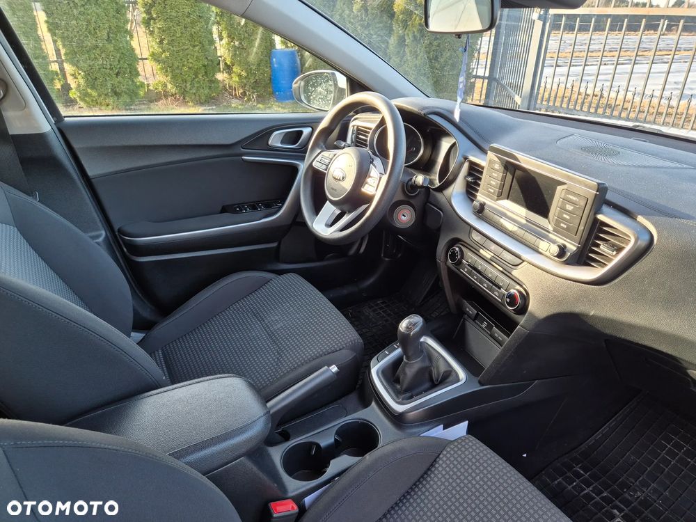 Kia Ceed - 10
