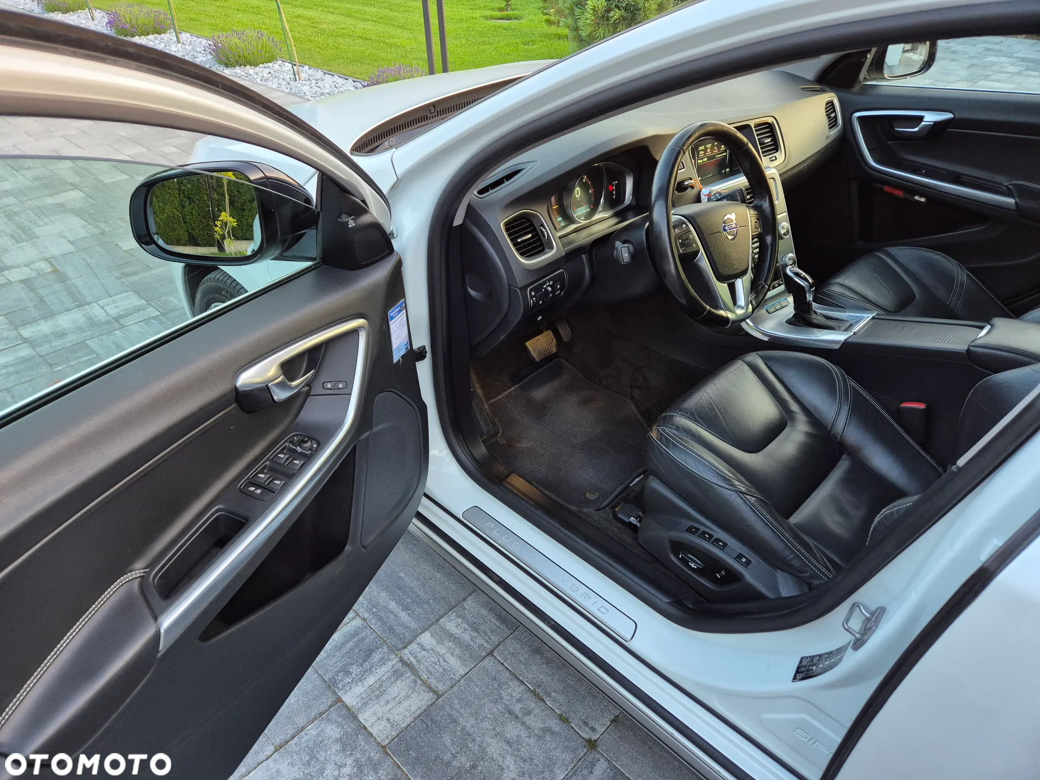 Volvo V60 D6 Plug-In-Hybrid AWD Geartronic Summum - 14