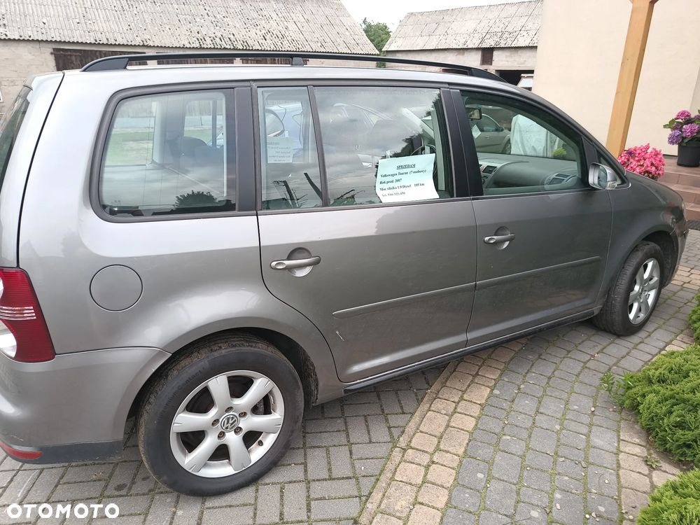 Volkswagen Touran 1.9 TDI Q-Line - 2