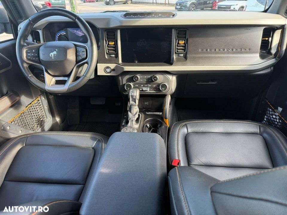 Ford Bronco - 12