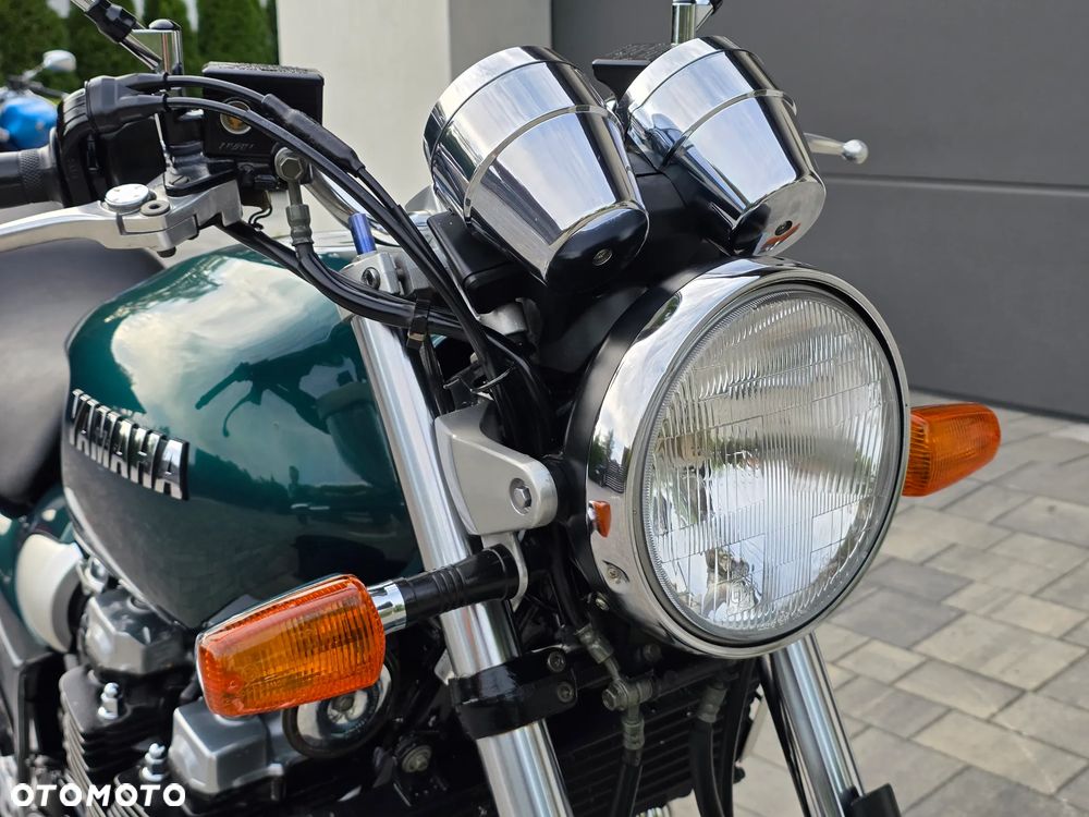 Yamaha XJR - 21