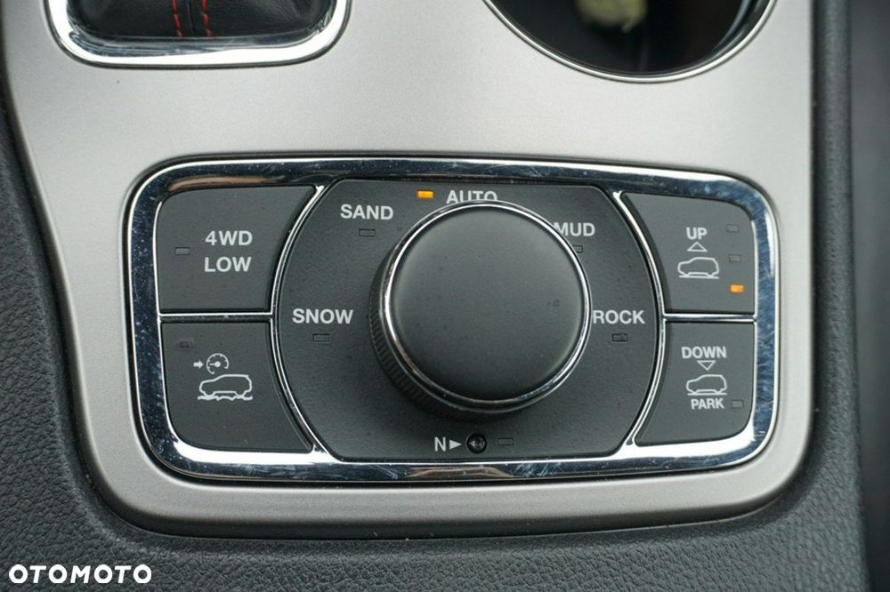Jeep Grand Cherokee - 25