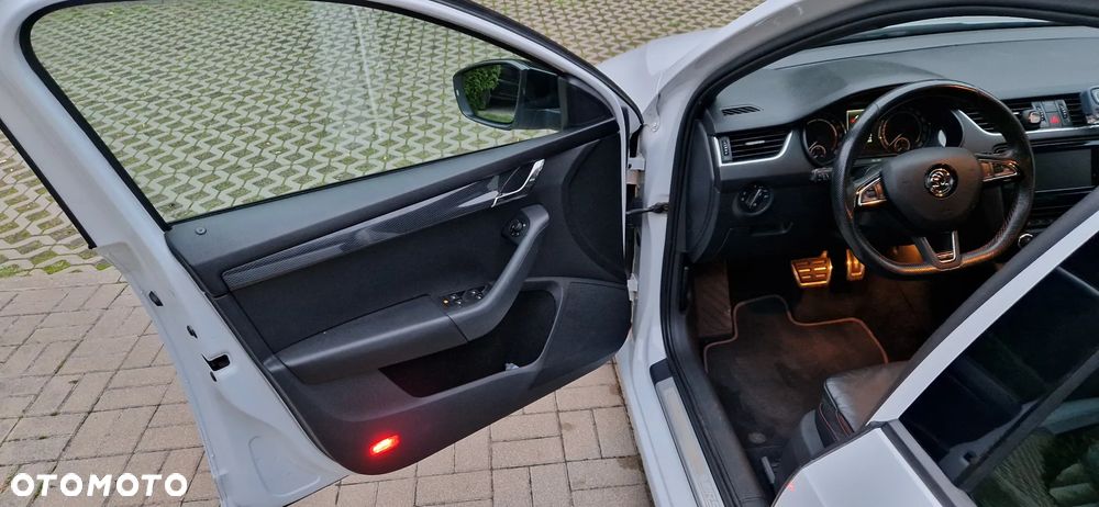 Skoda Octavia 2.0 TDI DSG RS - 10