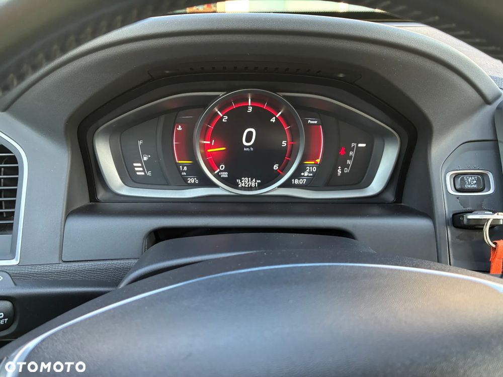 Volvo XC 60 D4 AWD Ocean Race - 13