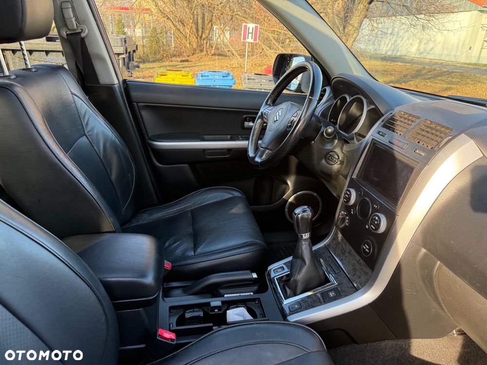 Suzuki Grand Vitara 2.4 De Luxe - 9