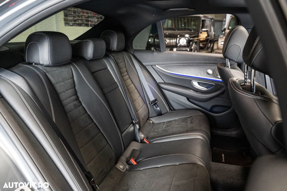 Mercedes-Benz E 300 de 4Matic 9G-TRONIC AMG Line - 32