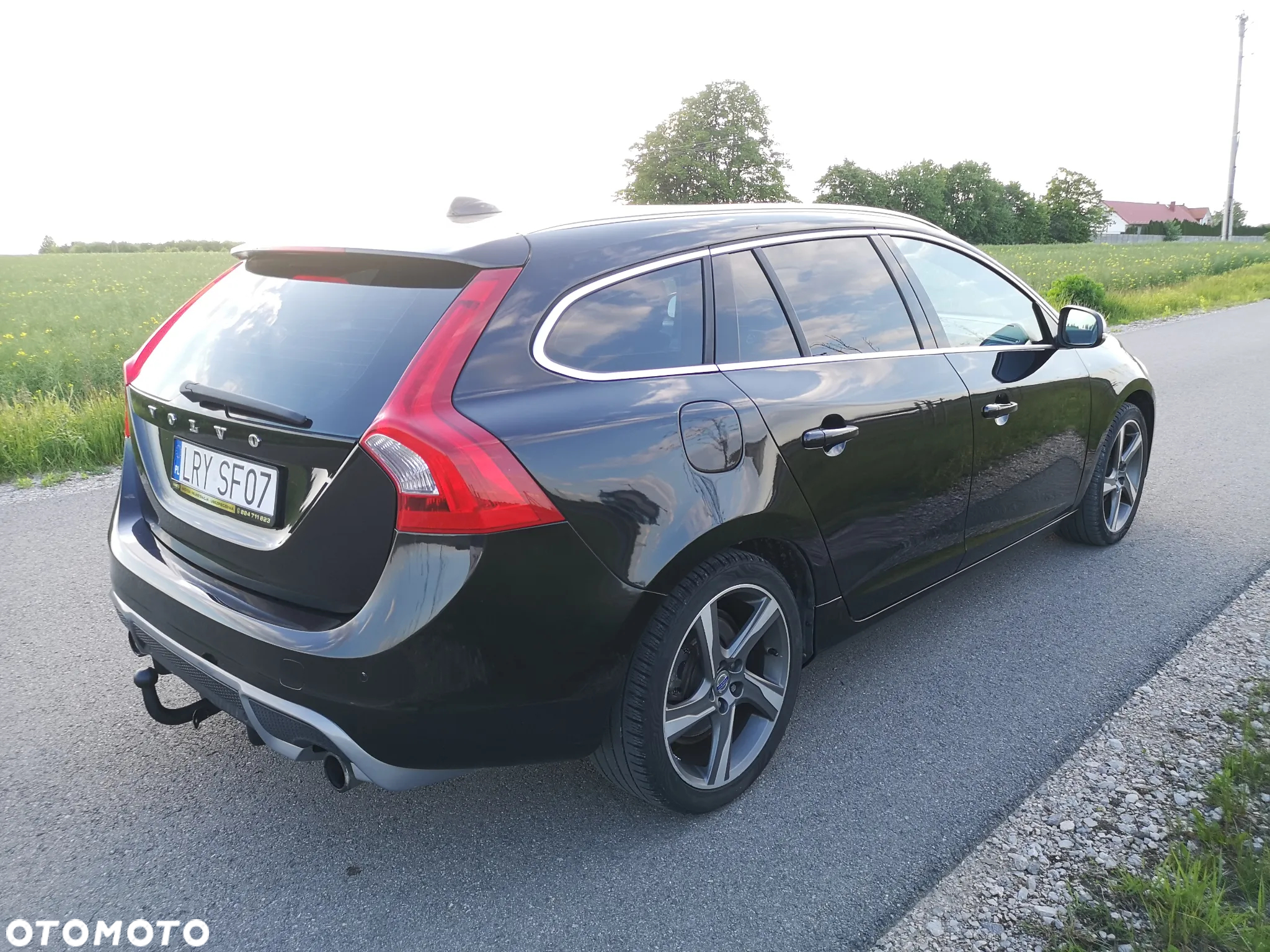 Volvo V60 T3 R-Design - 4
