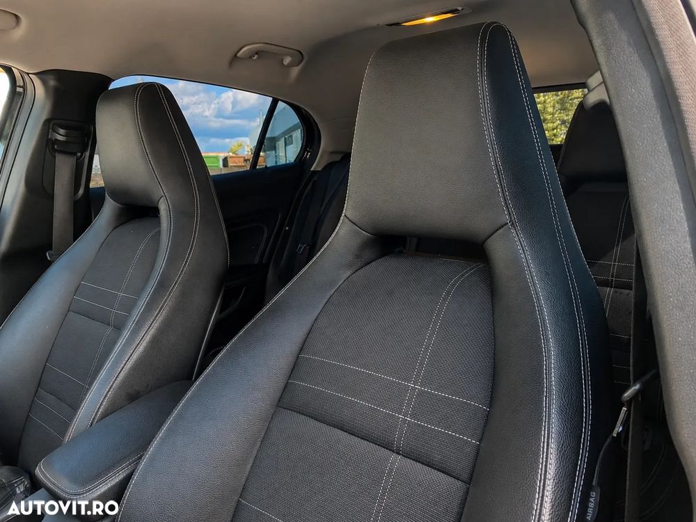 Mercedes-Benz GLA 180 7G-DCT Urban - 19