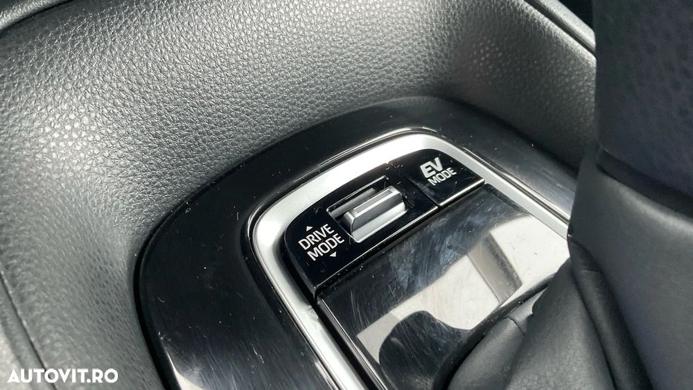 Toyota Corolla 1.8 HSD Business - 36