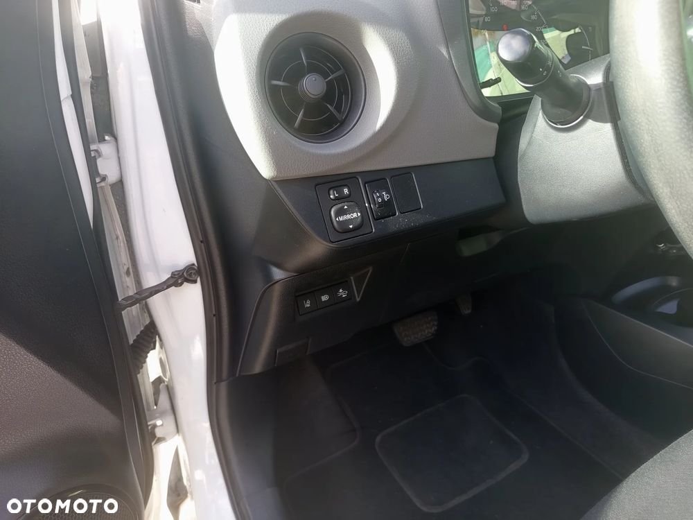 Toyota Yaris - 16