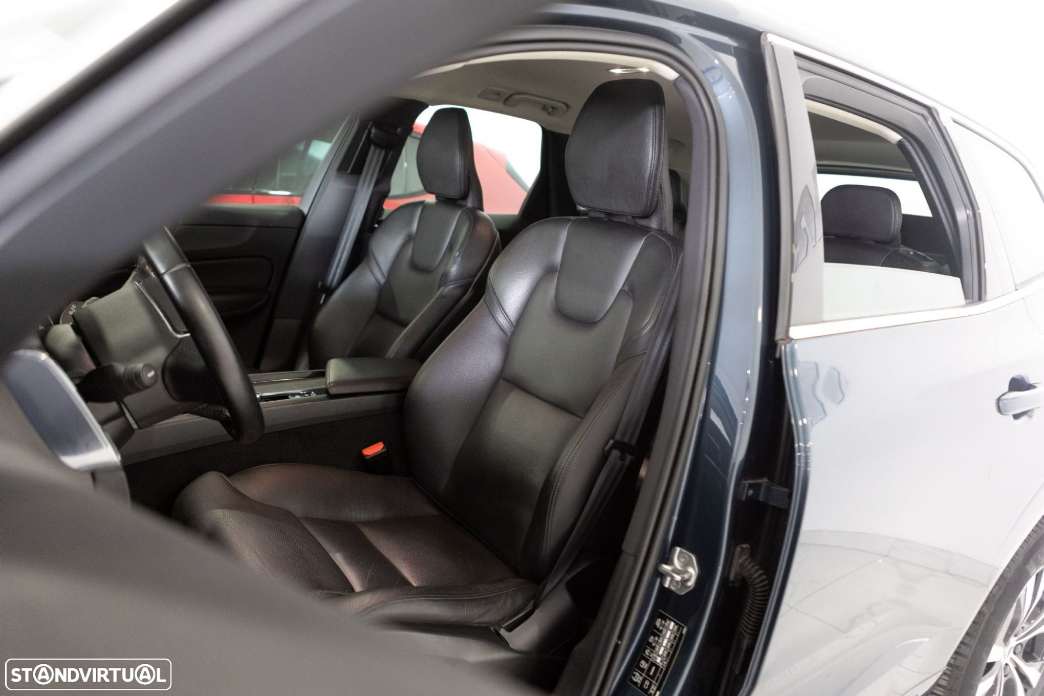 Volvo XC 60 B4 D AWD Geartronic Momentum - 36