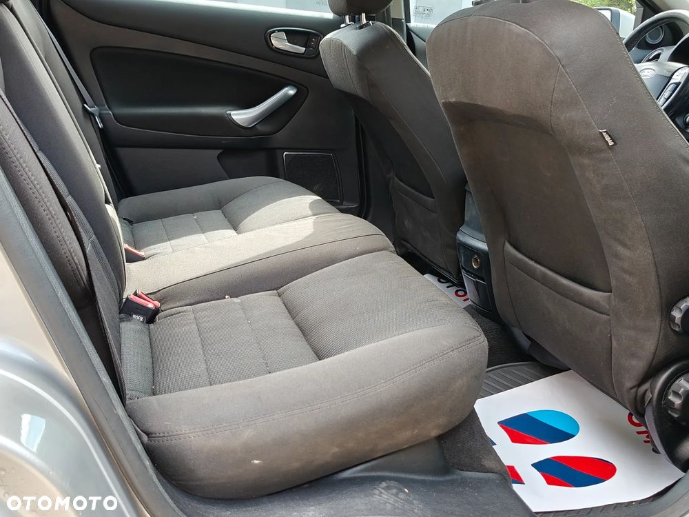 Ford Mondeo 1.8 TDCi Ghia - 11