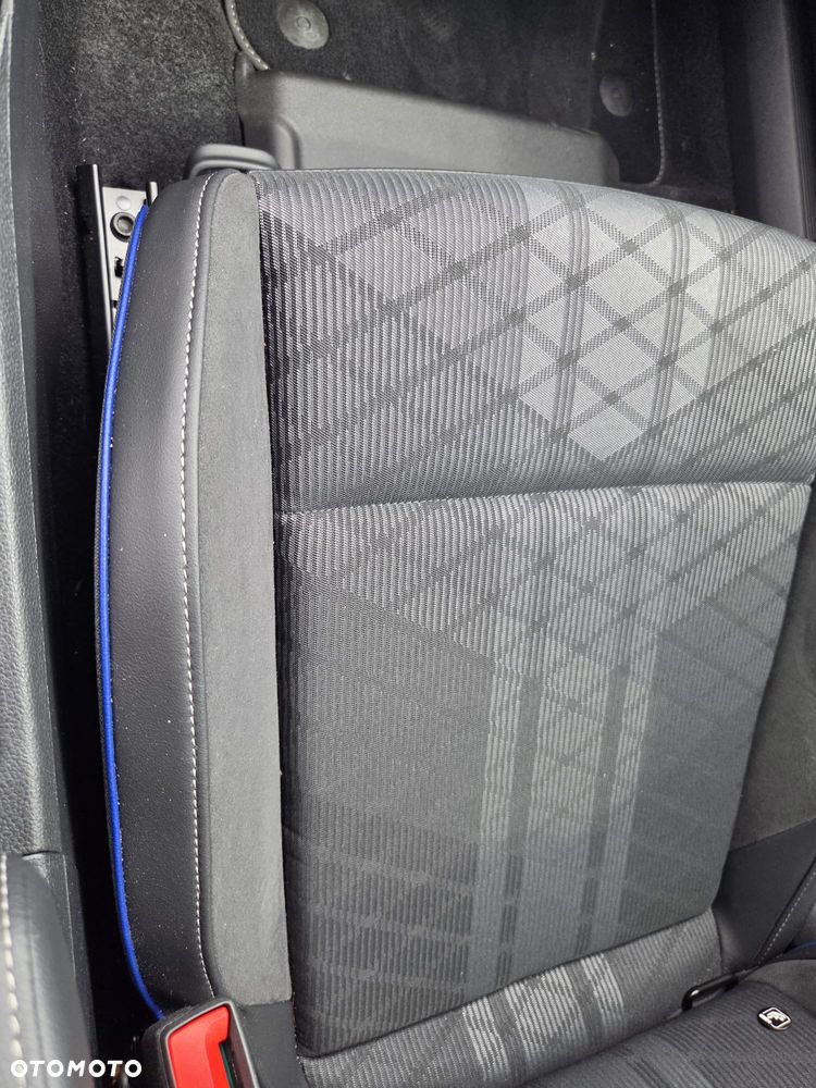 Volkswagen Golf 1.5 eTSI mHEV R-Line DSG - 27