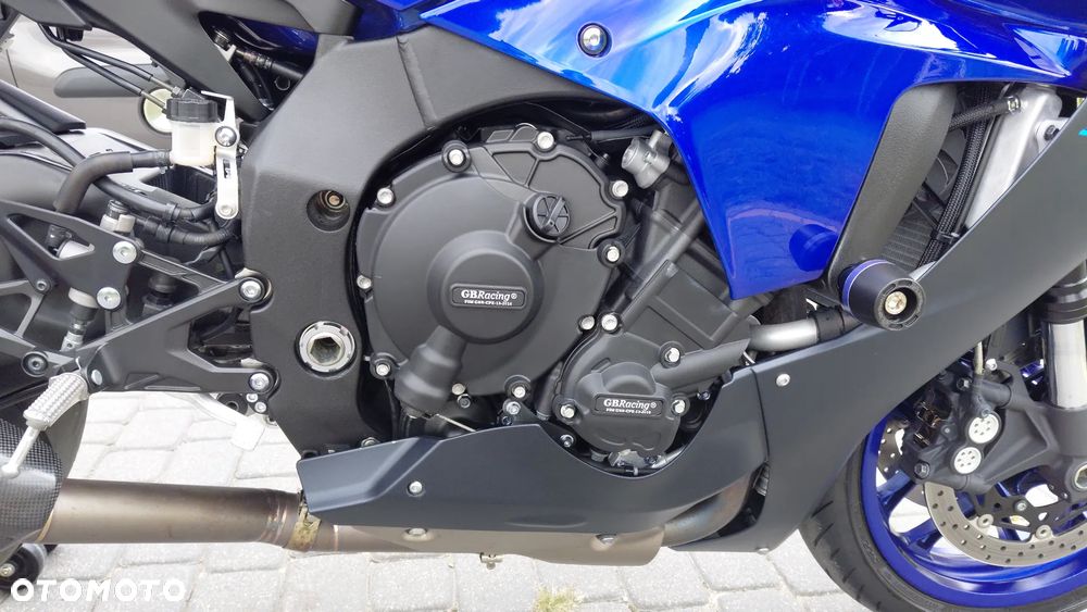 Yamaha R1 - 11