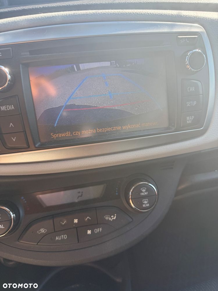 Toyota Yaris Hybrid 100 Sol - 14