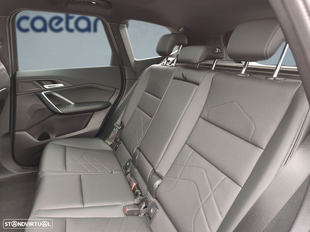 BMW iX1 eDrive20 Pack Desportivo M - 14