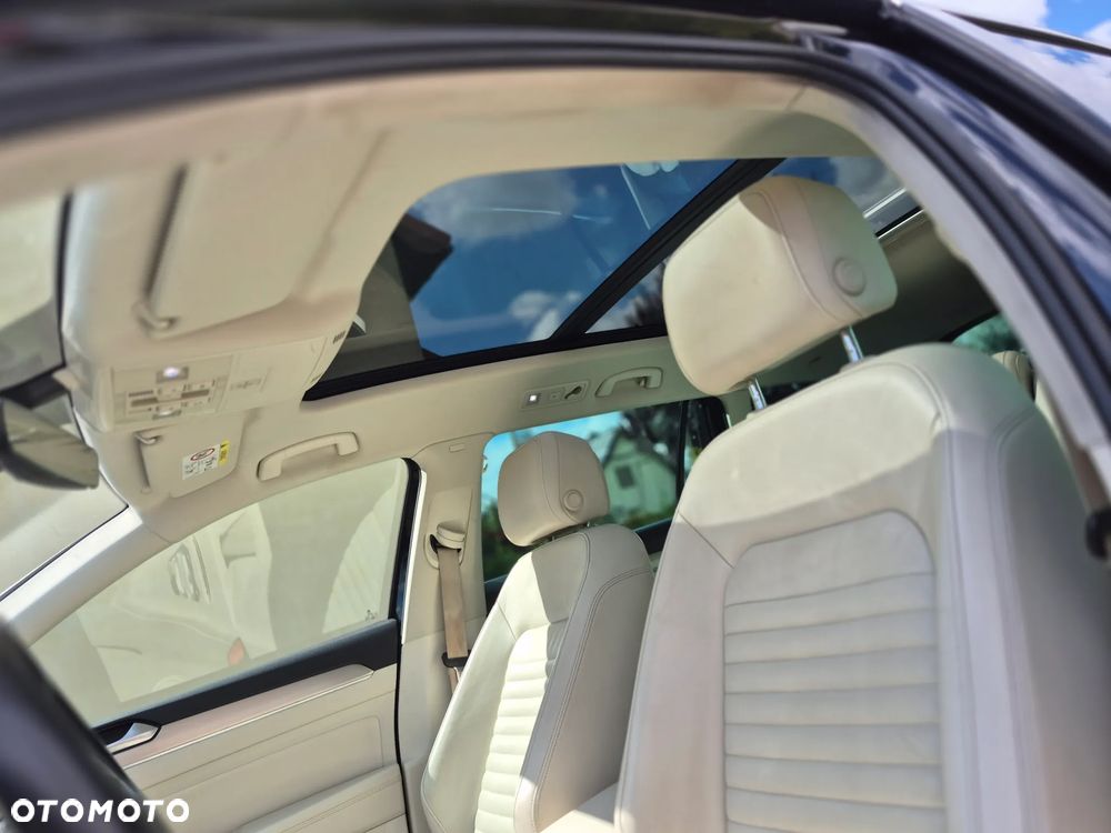 Volkswagen Passat - 11