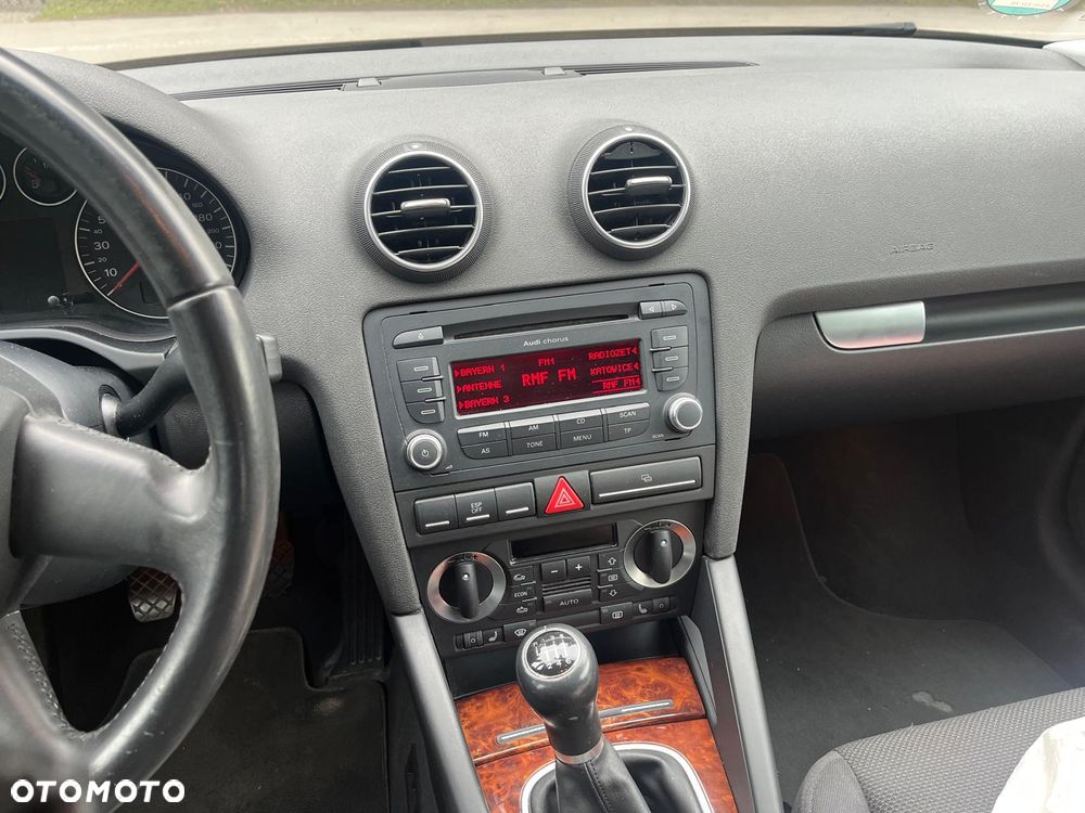 Audi A3 3-drzwiowe 1.6 FSI Attraction - 7