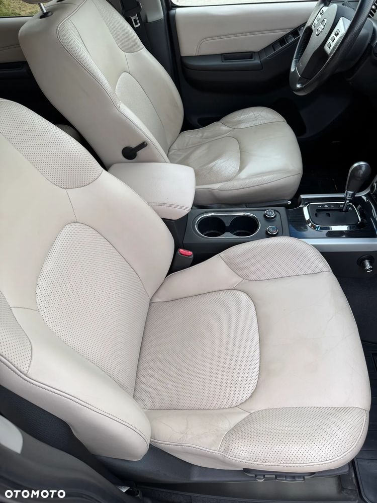 Nissan Pathfinder - 9
