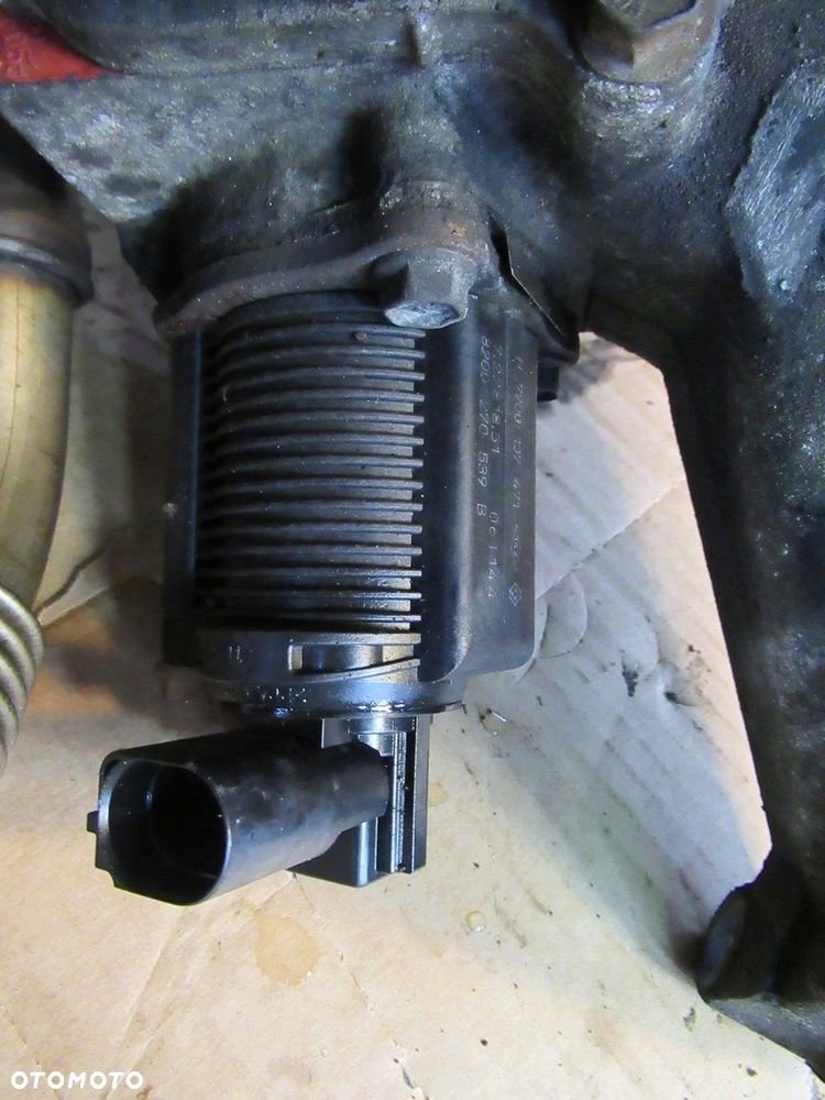 zawór egr trafic master vivaro 2.5 dci 8200270539