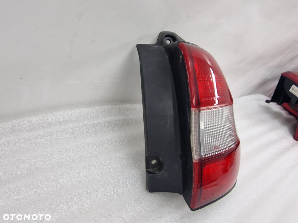 SUZUKI BALENO KOMBI 96-02 PRAWA LAMPA TYLNA TYLNIA TYŁ , NR 043-2140 , NR AUKCJI LMT41 - 2