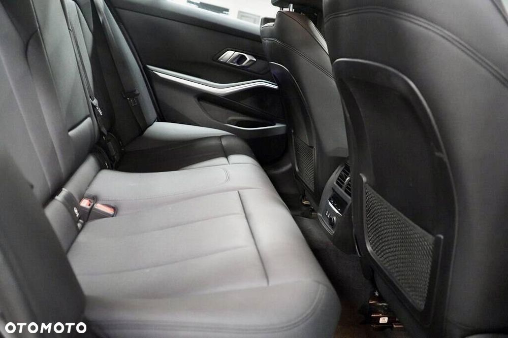 BMW Seria 3 - 21