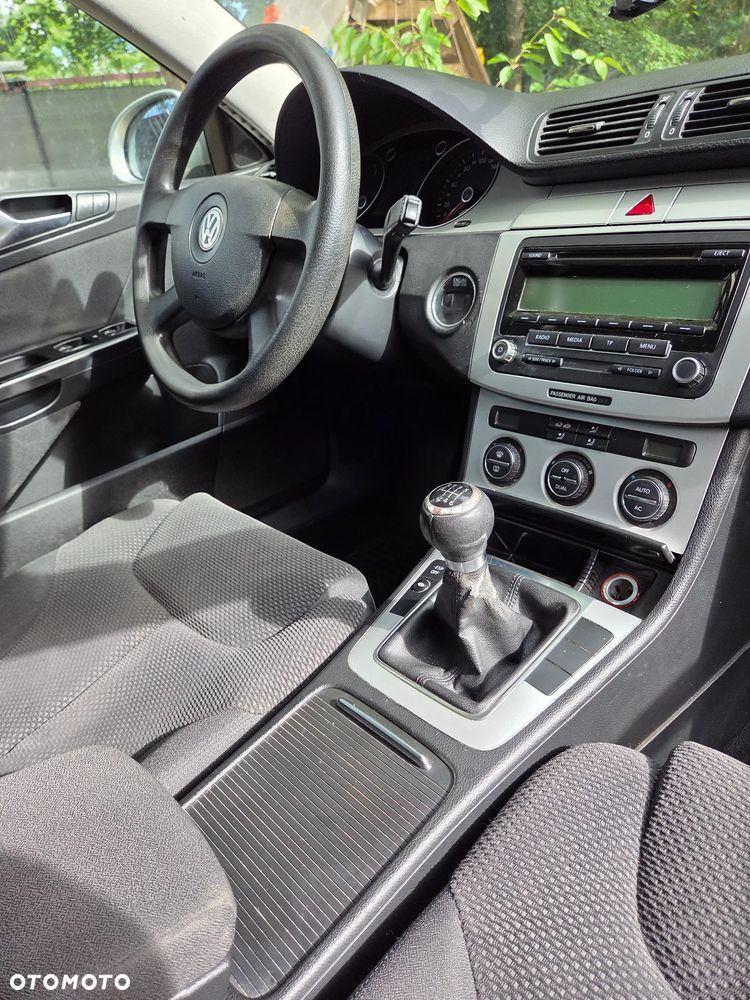 Volkswagen Passat 2.0 TDI Comfortline - 14