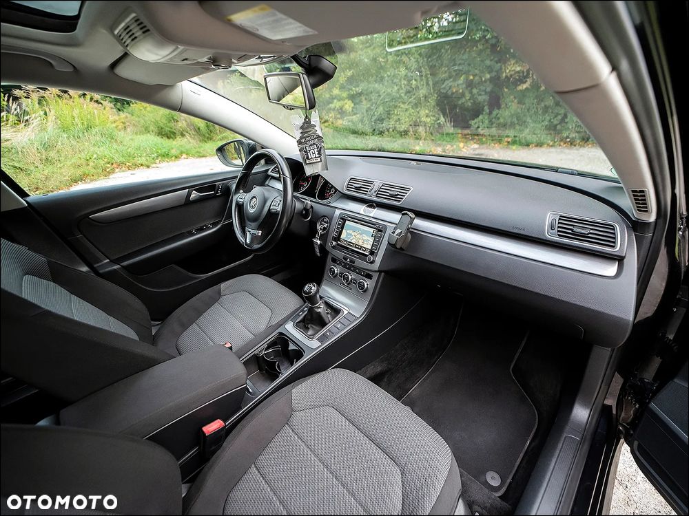 Volkswagen Passat - 20