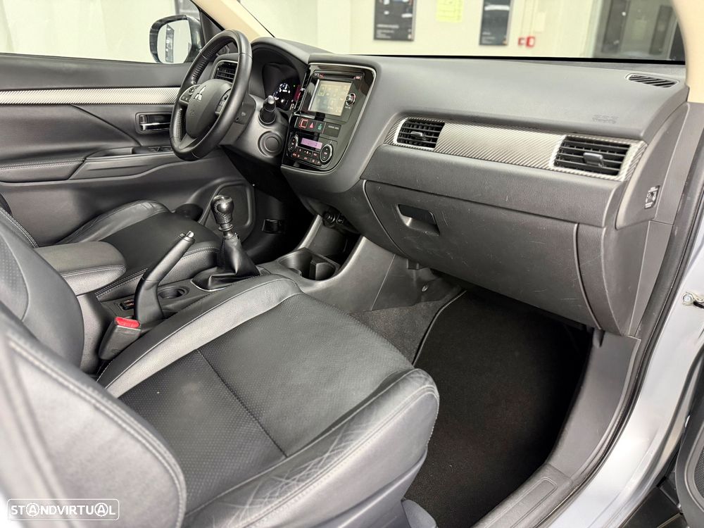 Mitsubishi Outlander 2.2 DI-D Intense - 25