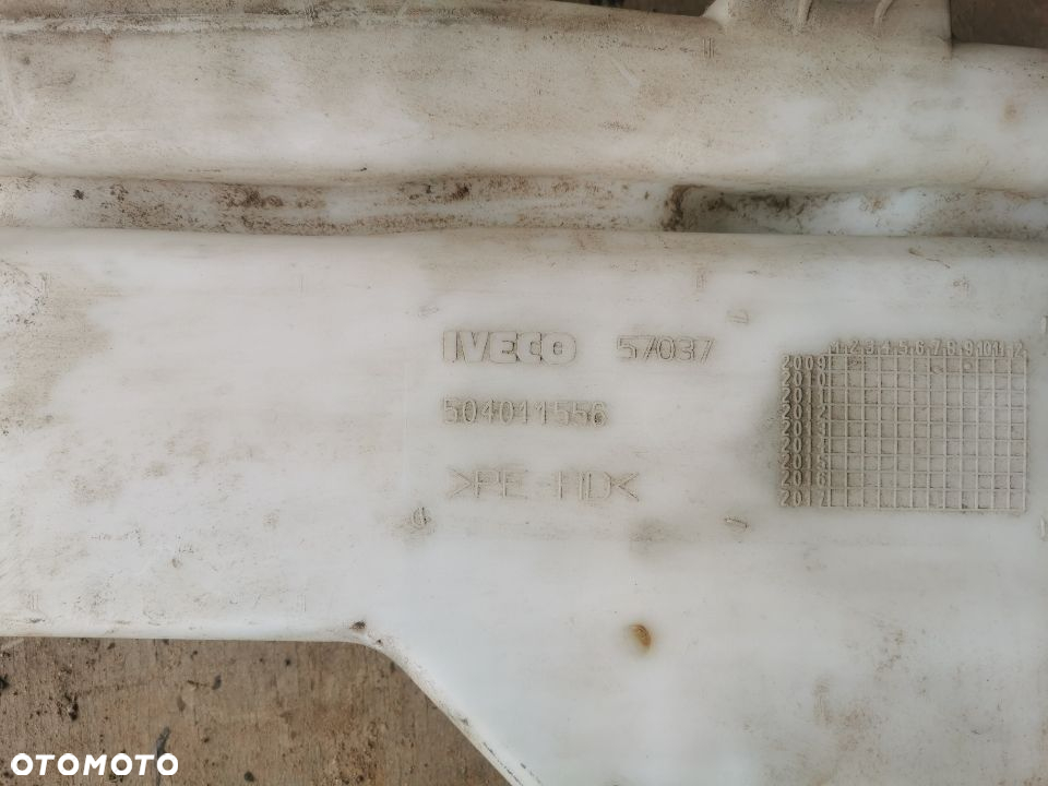 ZBIORNIK ZBIORNICZEK PŁYNU SPRYSKIWACZY IVECO STRALIS 504011556 - 2