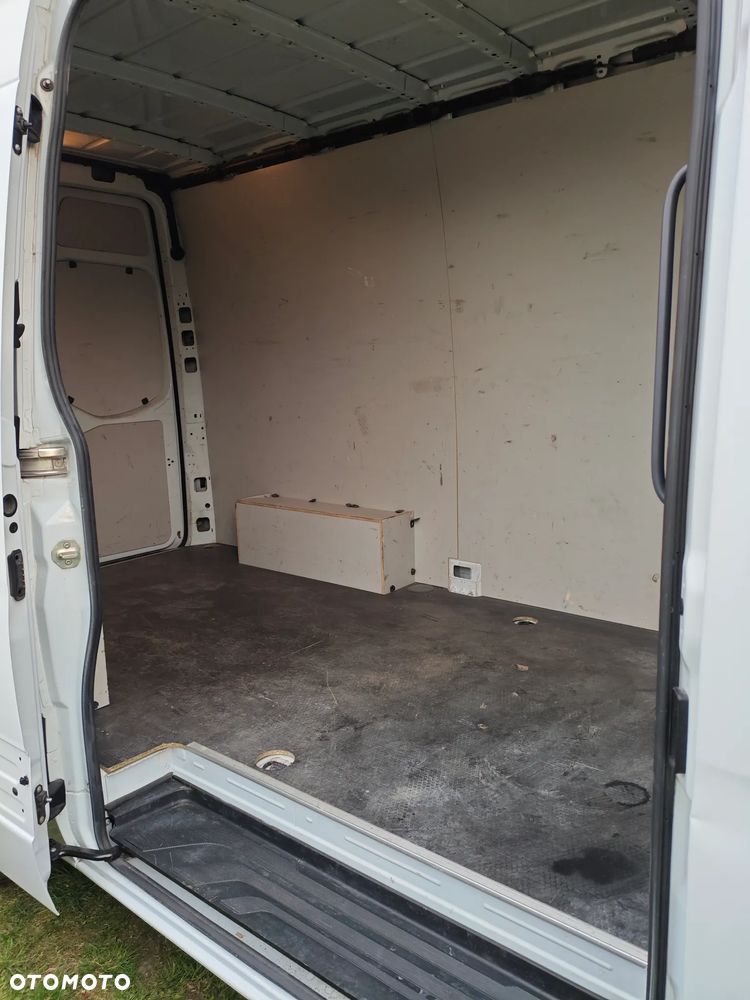 Mercedes-Benz Sprinter - 11