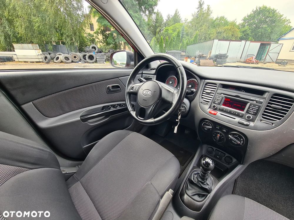 Kia Rio 1.4 Comfort - 23