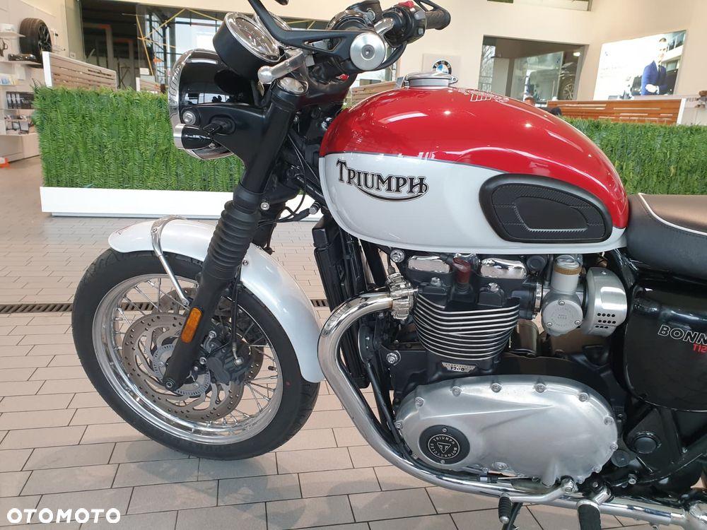 Triumph Bonneville - 9