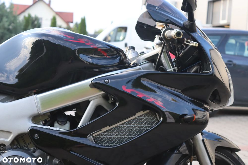 Honda VTR - 17