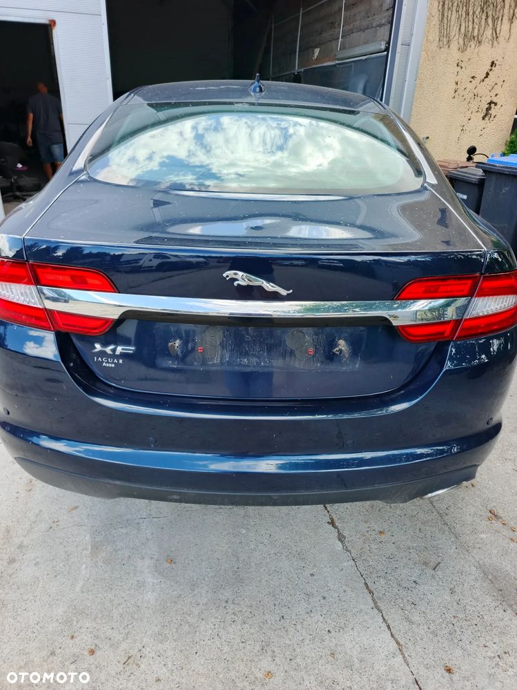 Jaguar XF 2.2 - 10