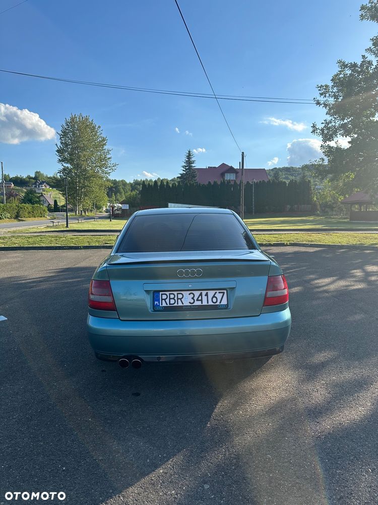 Audi A4 Limousine - 10