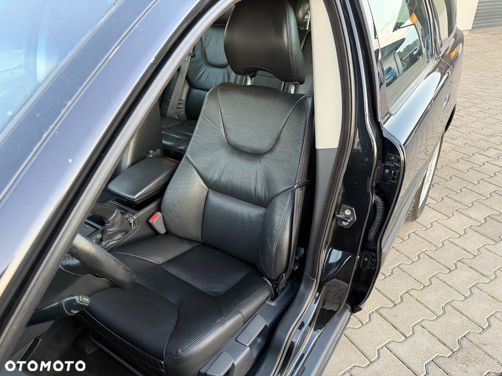 Volvo V70 2.4 D Momentum - 24