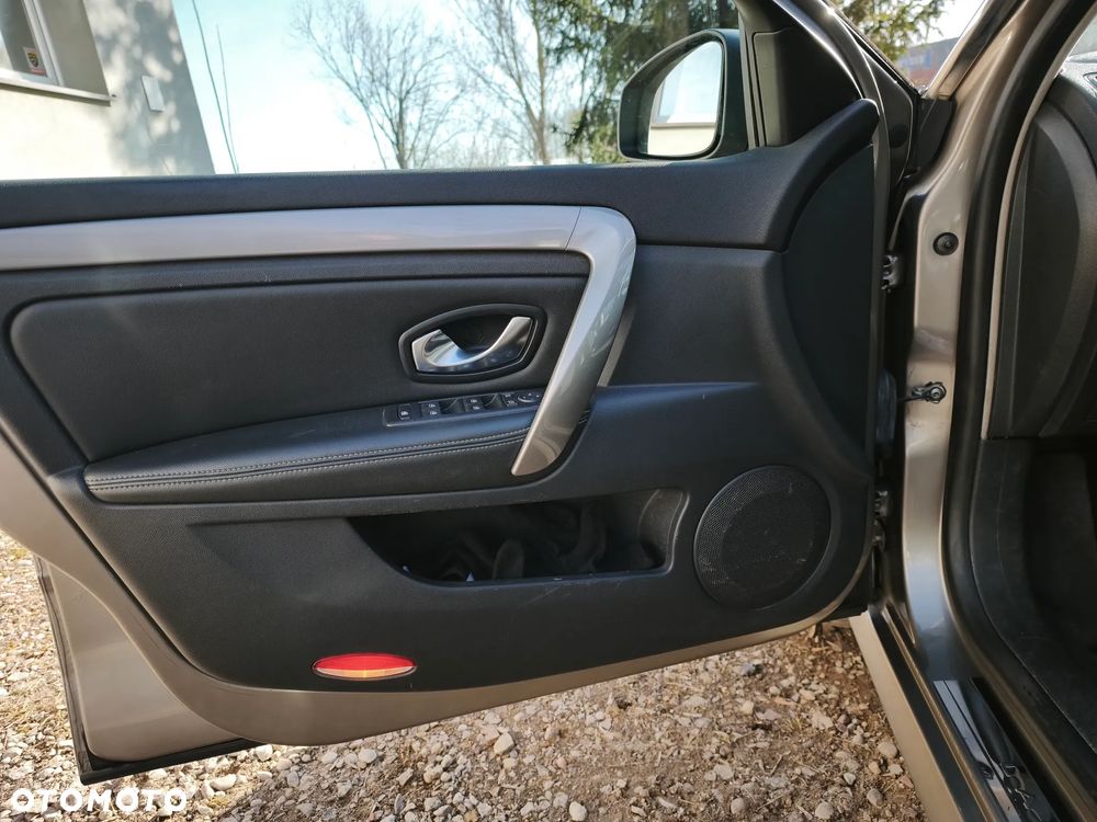 Renault Laguna ver-2-0-dci-black-edition - 13