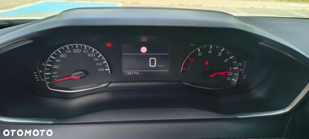 Peugeot 2008 1.2 PureTech Active Pack S&S - 10