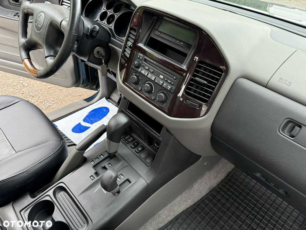 Mitsubishi Pajero - 14