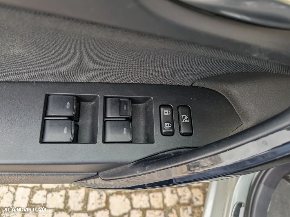 Toyota Auris 1.8 HSD Comfort +P.Sport+Navi - 6